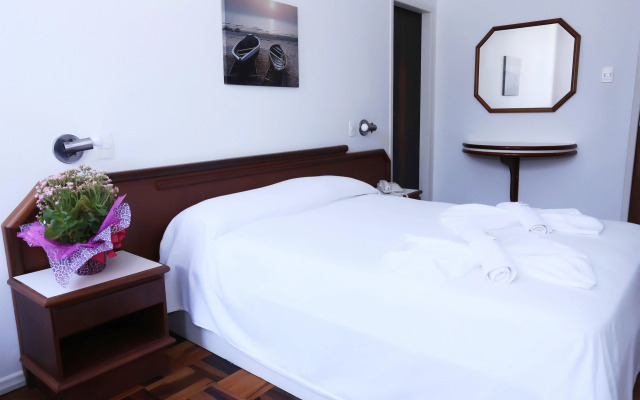 Canasbeach Hotel
