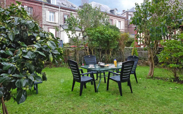 Semi-Detached House, Etretat