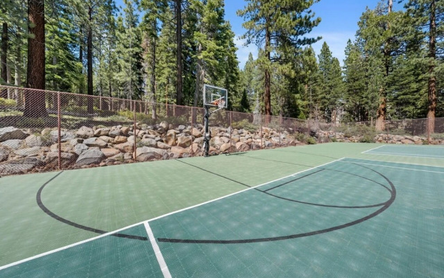 Enjoy Forest Views Retreat at Kingswood Village!