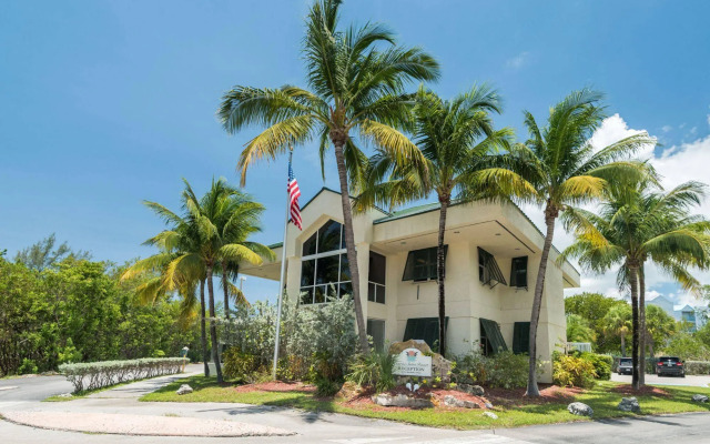 Sunrise Suites Resort