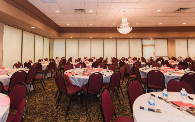 Ramada Hotel & Conference Center by Wyndham Plymouth