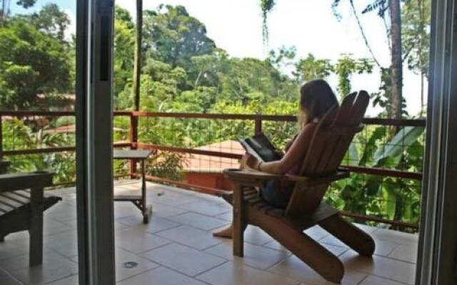 Mar y Selva Ecolodge
