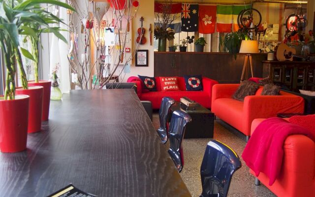 Sow and Piglets Guesthouse - Hostel