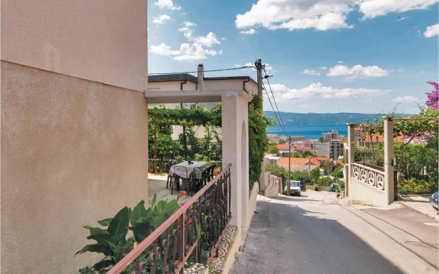 Three-Bedroom Apartment in Dugi Rat