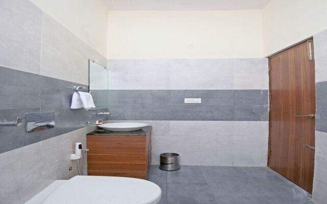 OYO 15975 Hotel 365