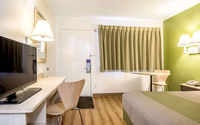 Motel 6 Pueblo, CO - I-25