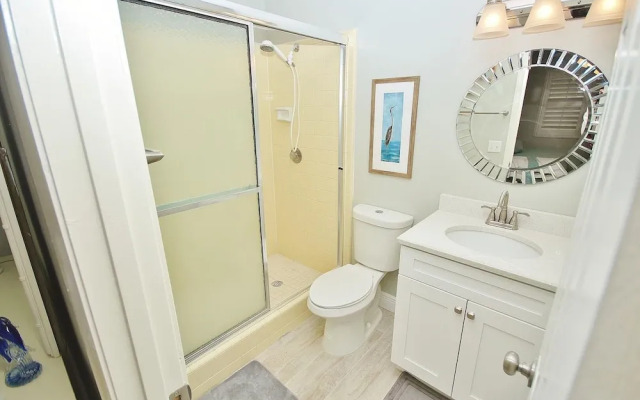 Colony Beach Club 241