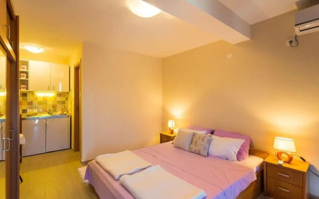 Fresh & spacious studio