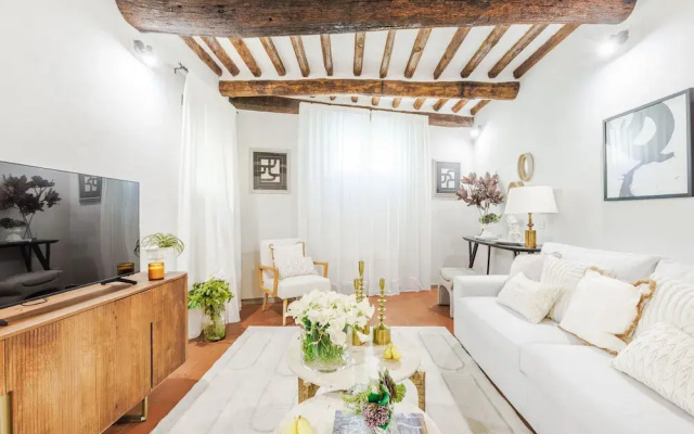 The Hidden Alley Apartment