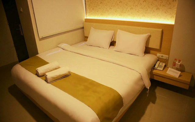 Gold Hotel Simpang Lima