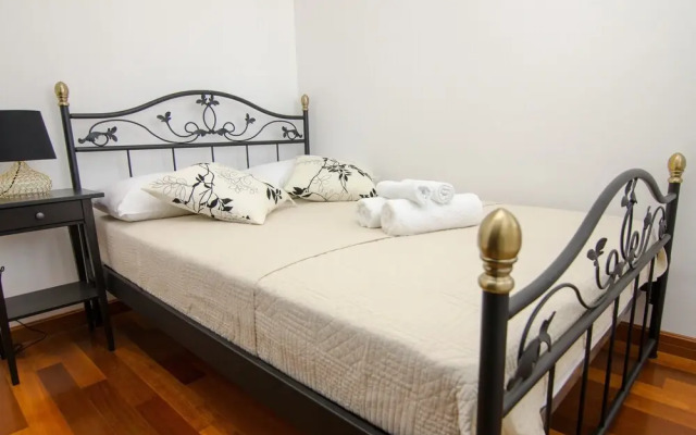 Apartment in Murter With Swimming Pool