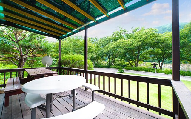 Hongcheon White House Pension