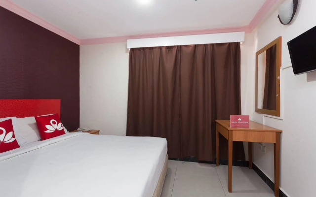 ZEN Rooms Near Jakel Mall