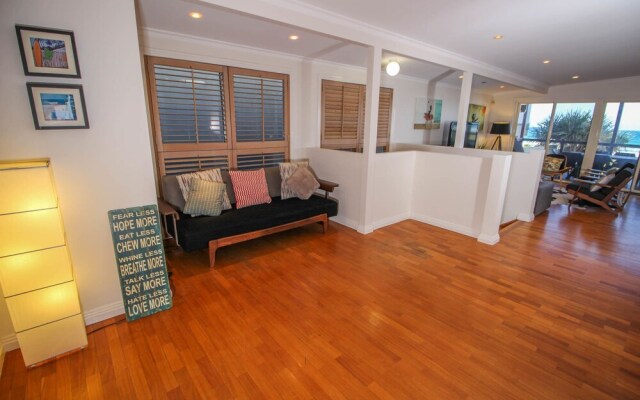 T E Peters Waterfront Holiday Home