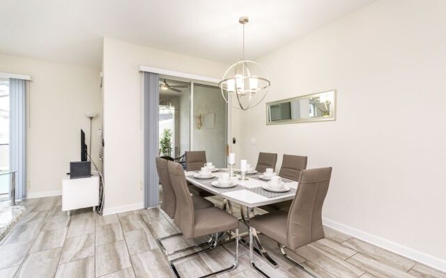 Juliet Circle Circle Villa Story Lake