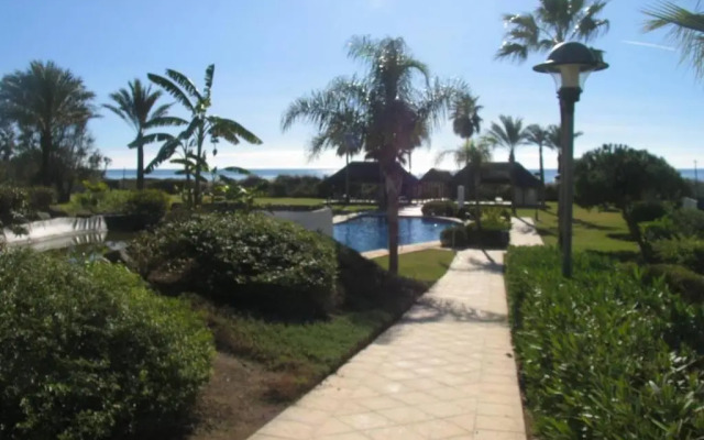 Marbella beachside apartment in 5 star gated