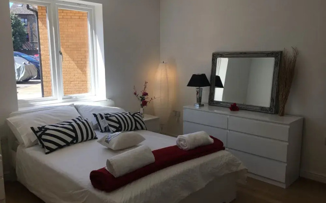 2 Bed Flat, Dedicated Workspace, Parking, 4KTV