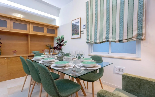 Exclusive Apartment 5BD in Seville. Carlos V