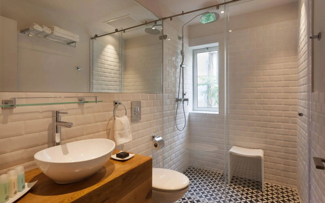 Jacob Shenkin Hotel