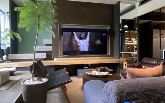 V Cafe Hotel