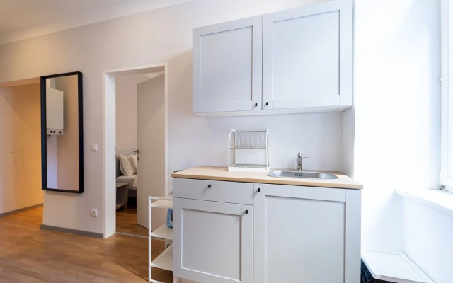 Modern and Charming Apartment - Close TO Center