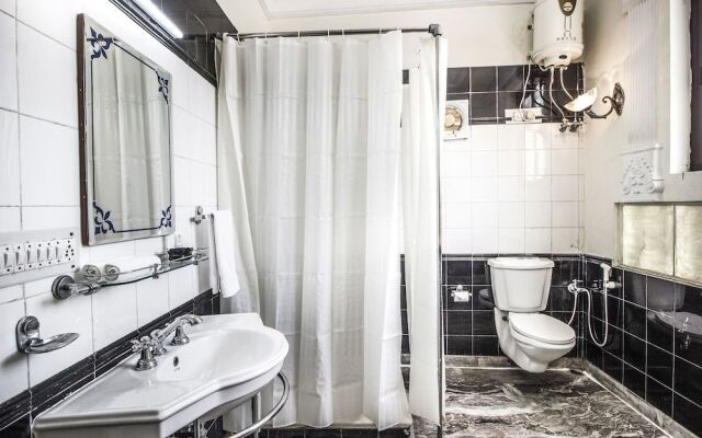 FabHotel Sugan Niwas Palace Bani Park