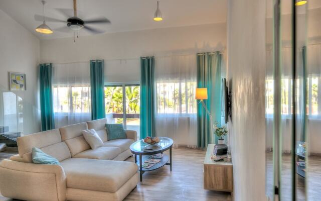 Chic Beach Apartment for Couples S-H203