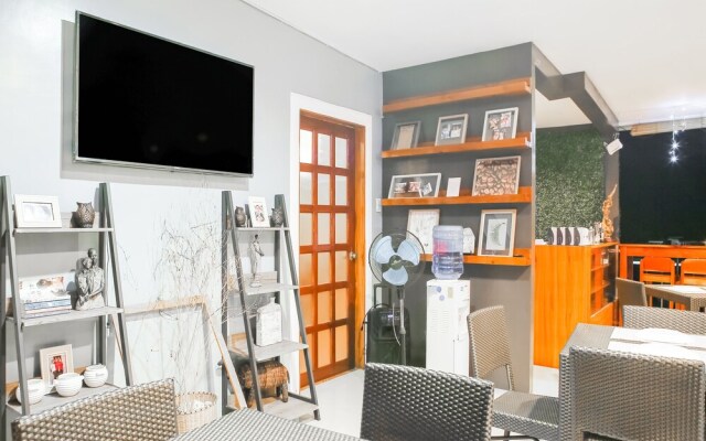 OYO 484 Gonzala Suites