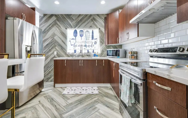 7 Mi to Downtown: East Los Angeles Apartment