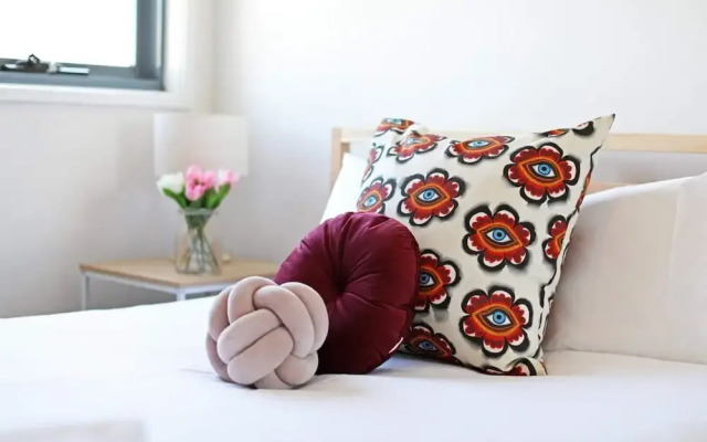 Extra Large 2 Bedroom Apartment in Melbournes Southbank