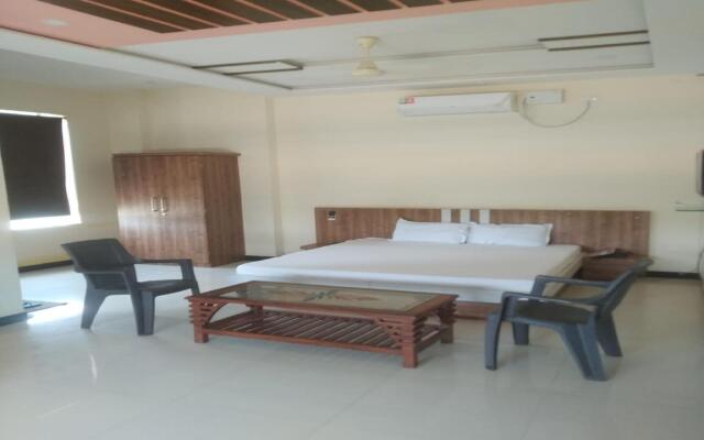 Capital O 82220 Athitya Resort