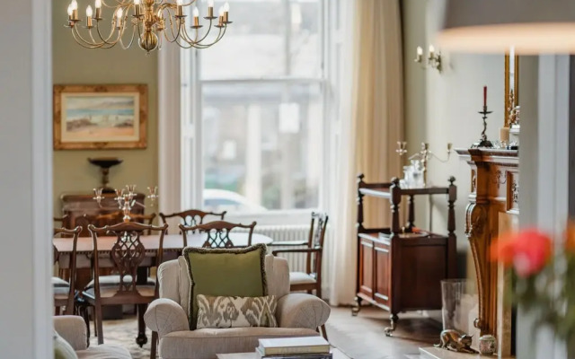 Prestigious Townhouse close to Princes Street