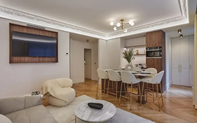 Apartment Matignon St Honore by Studio Prestige