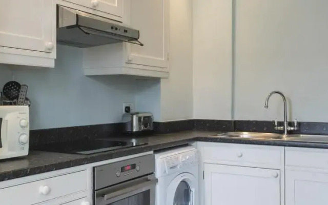 Fg Property - Earls Court, Philbeach Gardens, Flat 9