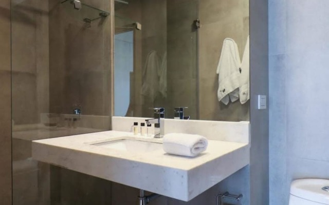 w Industrial Loft With Balcony in Barranco