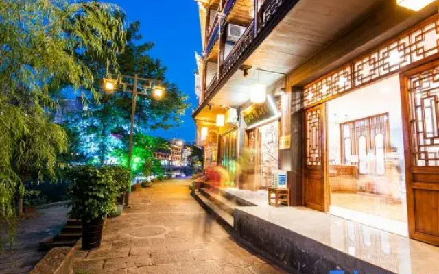 Yuejinge River View Homestay (Fenghuang Ancient City Store)
