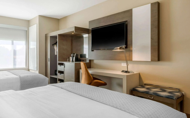 Cambria Hotel Louisville Downtown-Whiskey Row