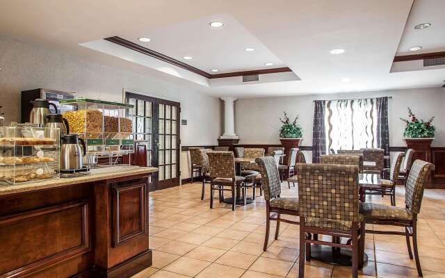 Comfort Suites Near University