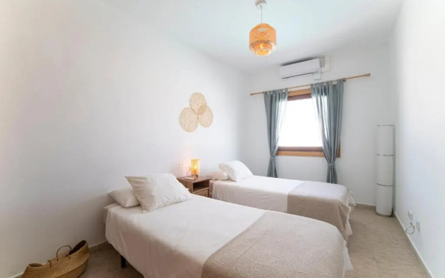 6 Bedroom Luxury Villa 300m from the water front