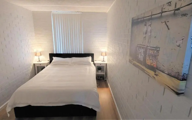 Sky High on Arundel - central Fremantle apartment