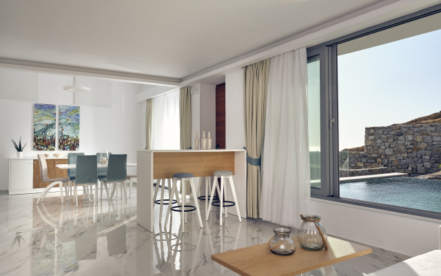 ΑRCS Suites & Residences