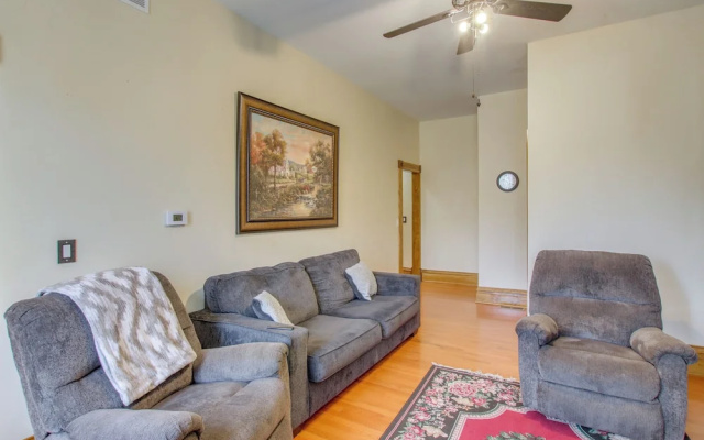 < 1 Mi to Downtown: Historic Dubuque Gem!