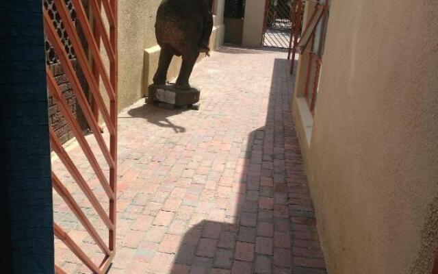 Naisar Sparkling White Apartment