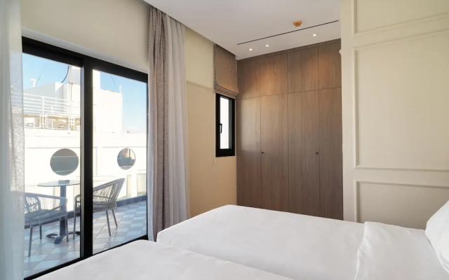 LIV Mackenzie Beach Suites