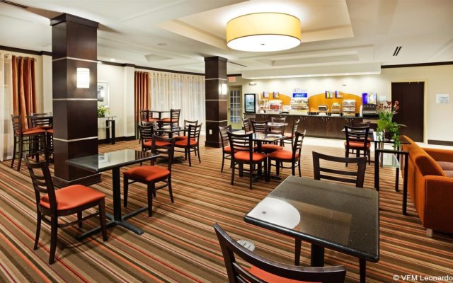 Holiday Inn Express & Suites Charlotte Southeast - Matthews, an IHG Hotel