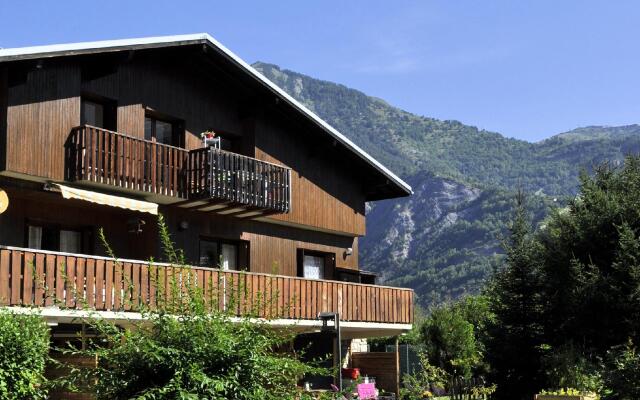 Chalet la Cachette Cyclists Skiers