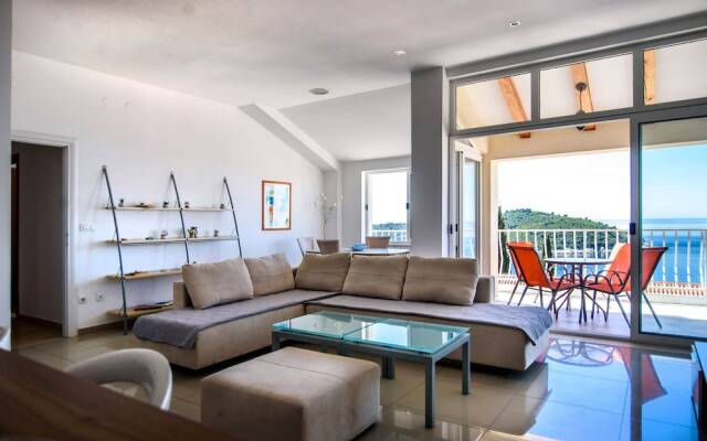 Zenith Apartment by DuHomes