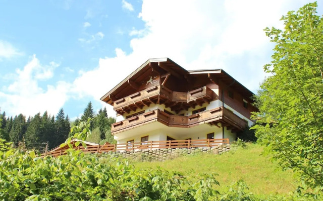 Luxurious Apartment in Saalbach-hinterglemm Near Ski Area