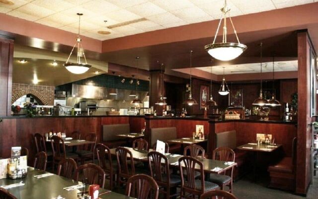 The Plaza Hotel & Suites Winona
