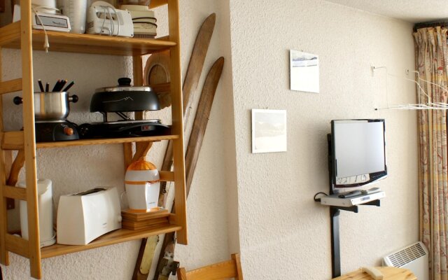 Studio in Montgenèvre, With Wonderful Mountain View, Balcony and Wifi